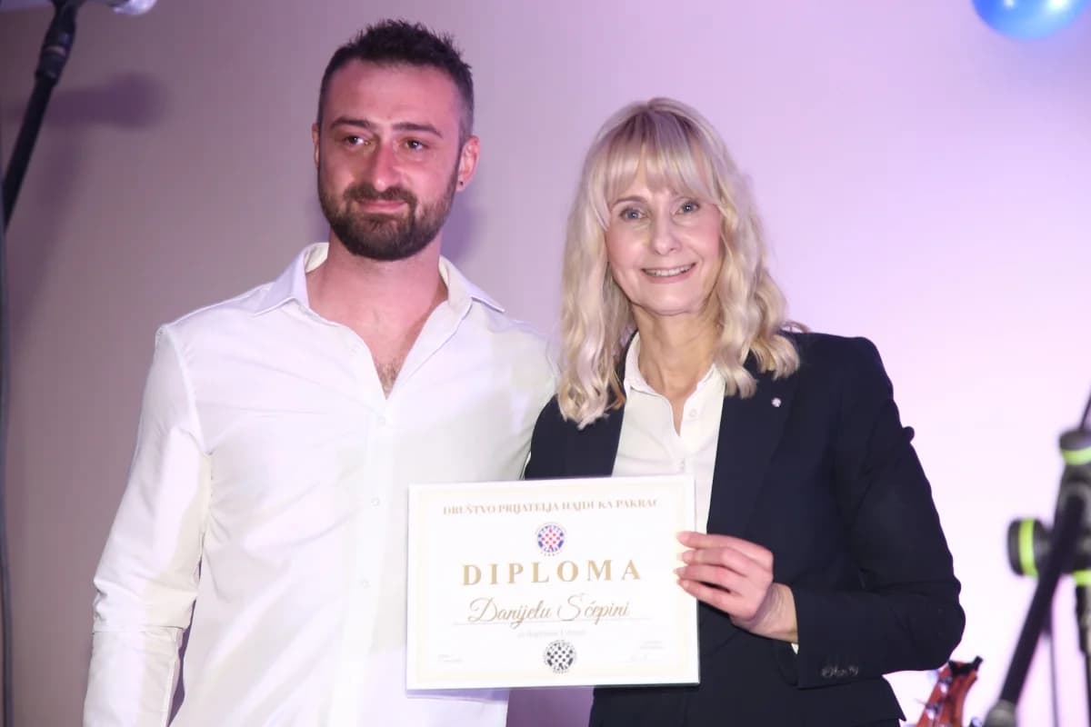FOTO: Hajdučka raspjevana emocija okrunila prvu Bilu noć u Pakracu