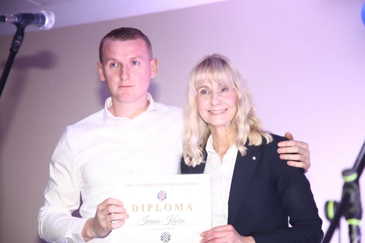 FOTO: Hajdučka raspjevana emocija okrunila prvu Bilu noć u Pakracu