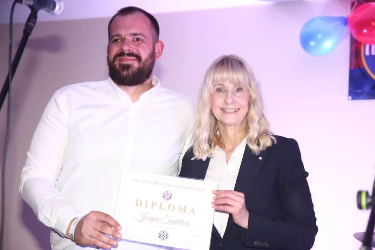 FOTO: Hajdučka raspjevana emocija okrunila prvu Bilu noć u Pakracu
