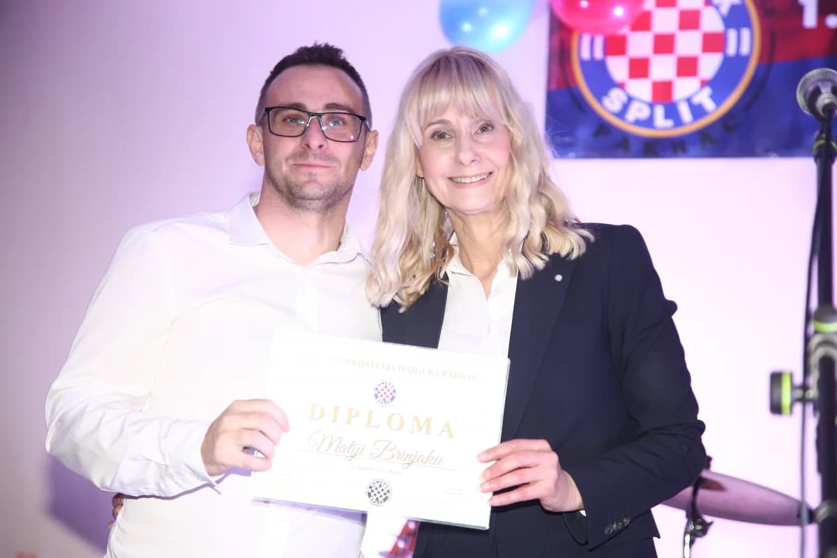 FOTO: Hajdučka raspjevana emocija okrunila prvu Bilu noć u Pakracu