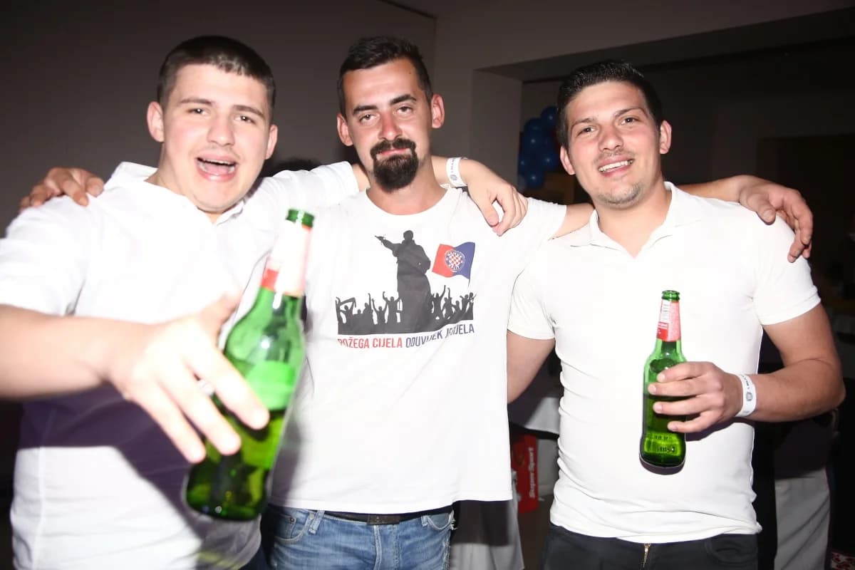 FOTO: Hajdučka raspjevana emocija okrunila prvu Bilu noć u Pakracu