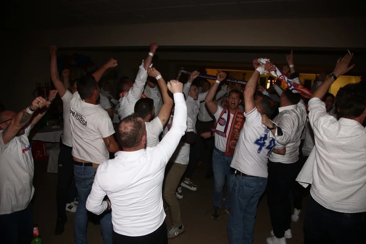 FOTO: Hajdučka raspjevana emocija okrunila prvu Bilu noć u Pakracu