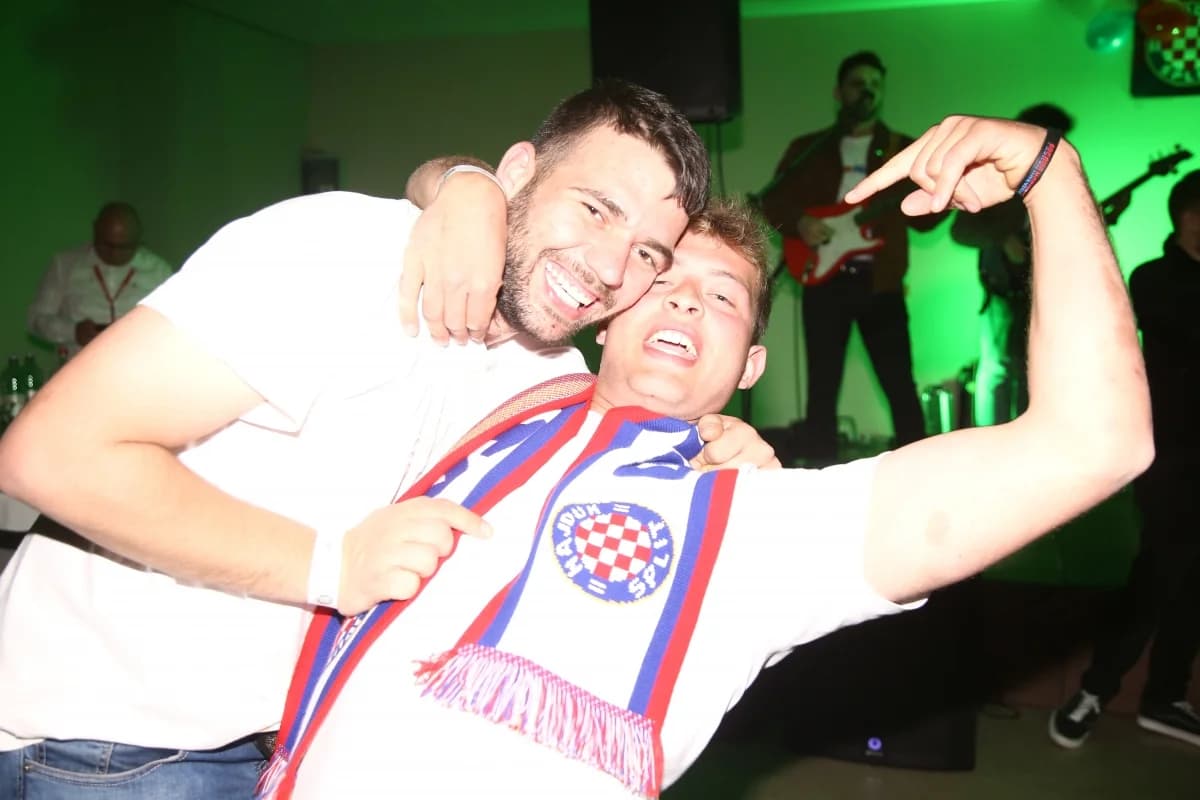FOTO: Hajdučka raspjevana emocija okrunila prvu Bilu noć u Pakracu