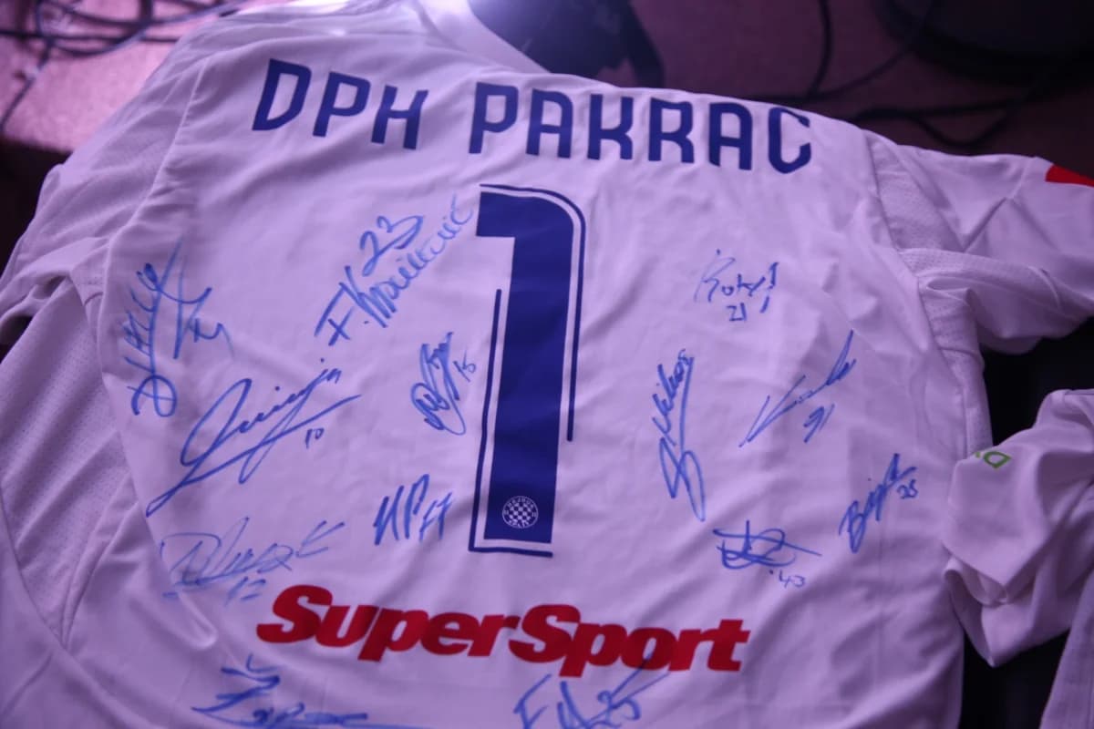 FOTO: Hajdučka raspjevana emocija okrunila prvu Bilu noć u Pakracu