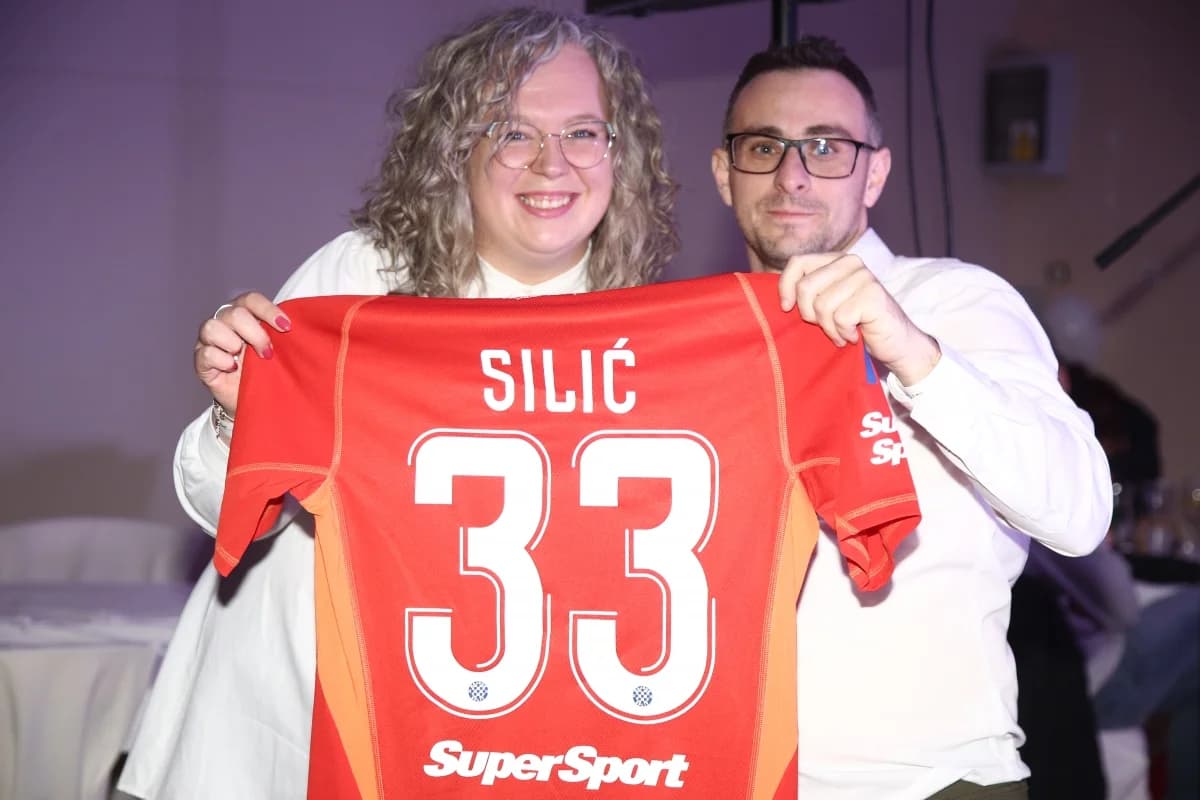 FOTO: Hajdučka raspjevana emocija okrunila prvu Bilu noć u Pakracu
