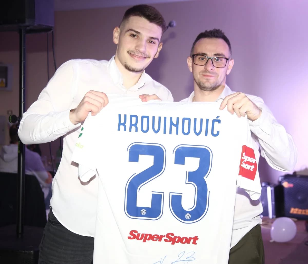 FOTO: Hajdučka raspjevana emocija okrunila prvu Bilu noć u Pakracu