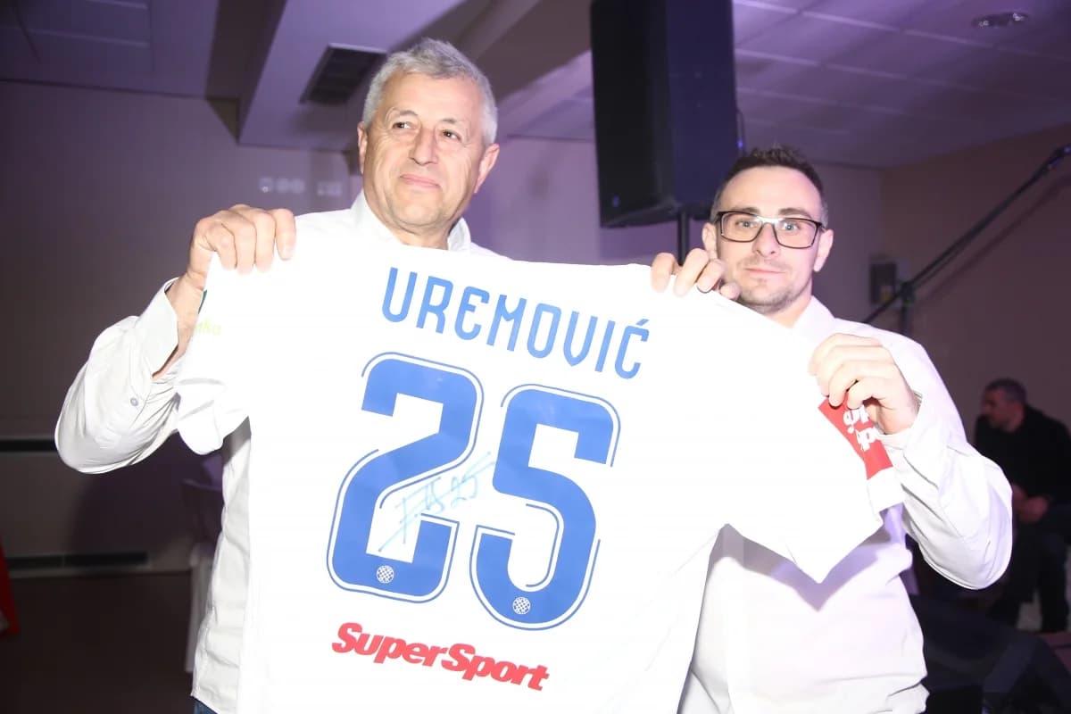 FOTO: Hajdučka raspjevana emocija okrunila prvu Bilu noć u Pakracu