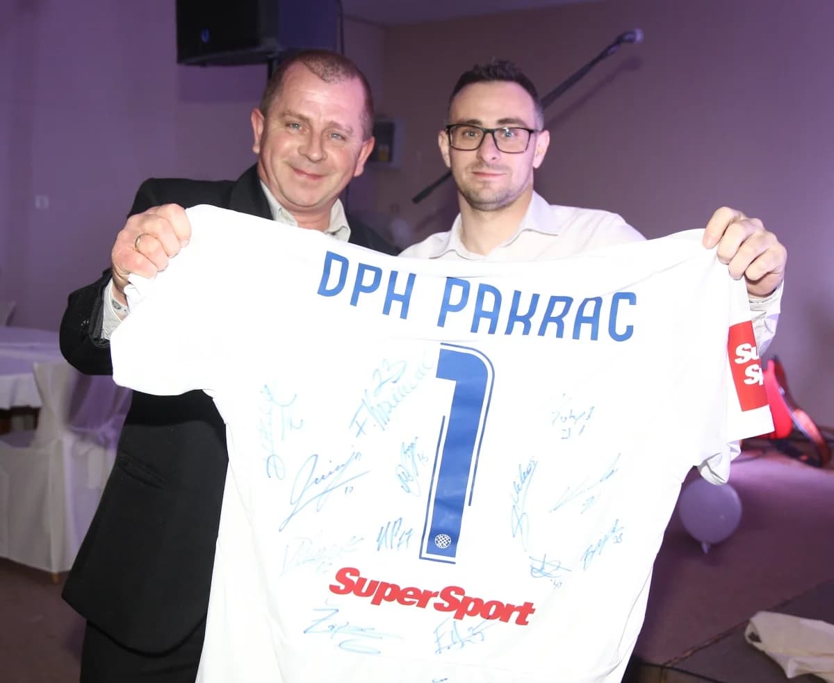 FOTO: Hajdučka raspjevana emocija okrunila prvu Bilu noć u Pakracu