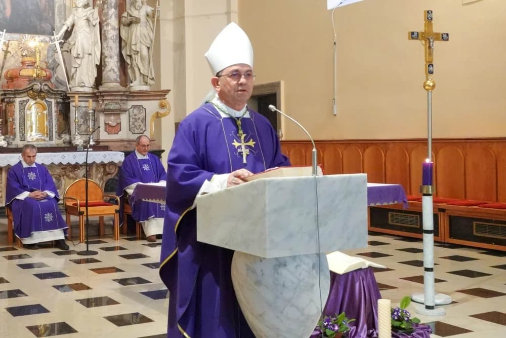 Biskup Ivo predvodio pobožnost križnog puta i svetu misu na Ksaveru