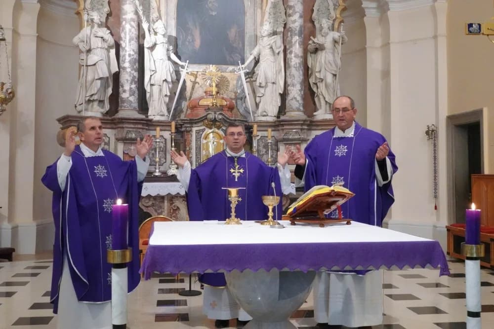 Biskup Ivo predvodio pobožnost križnog puta i svetu misu na Ksaveru