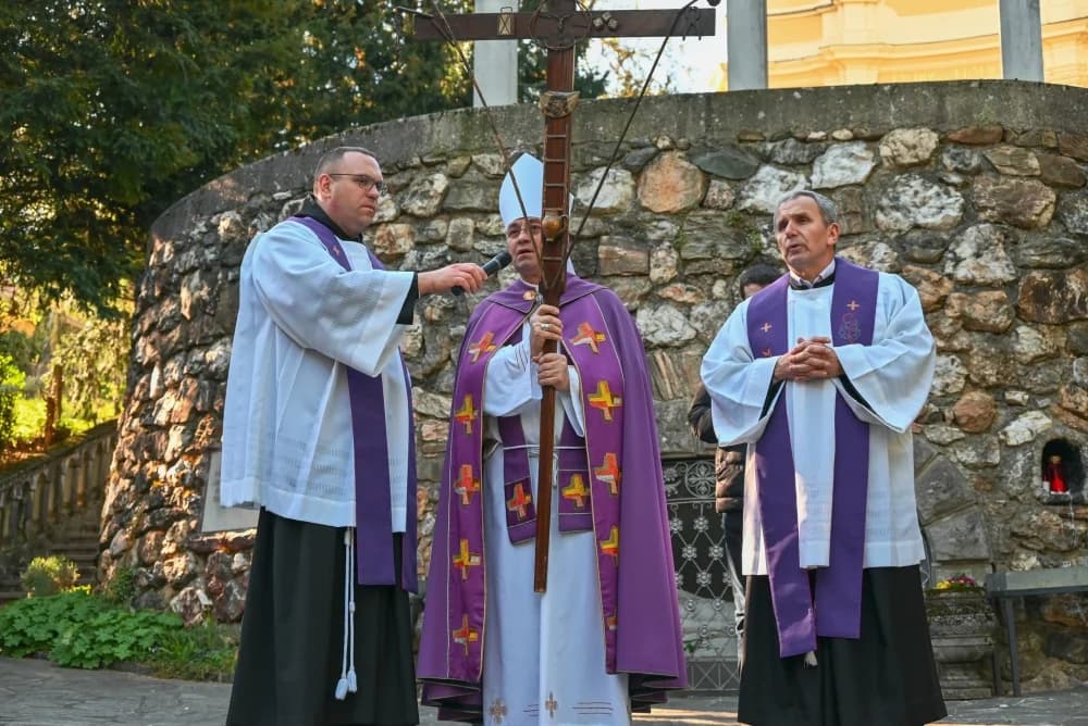 Biskup Ivo predvodio pobožnost križnog puta i svetu misu na Ksaveru