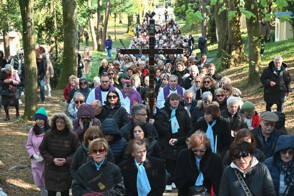 Biskup Ivo predvodio pobožnost križnog puta i svetu misu na Ksaveru