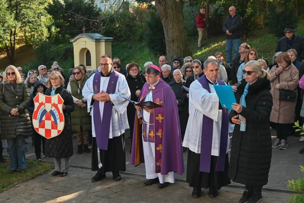Biskup Ivo predvodio pobožnost križnog puta i svetu misu na Ksaveru
