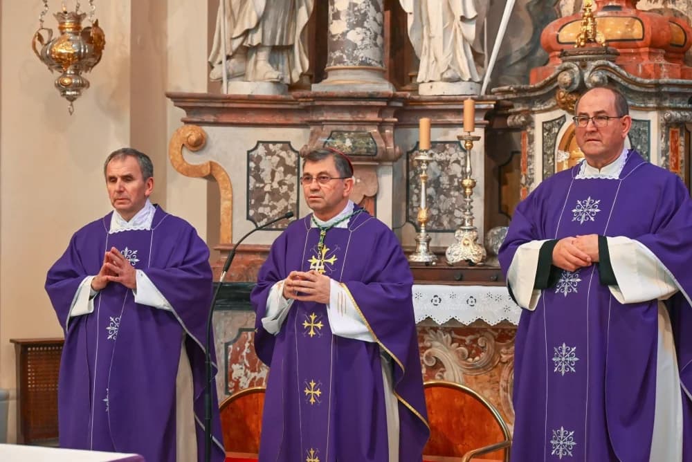 Biskup Ivo predvodio pobožnost križnog puta i svetu misu na Ksaveru