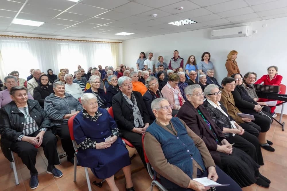 Biskup Ivo pohodio Dom za starije i nemoćne osobe u Velikoj