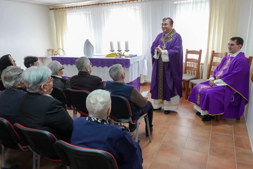 Biskup Ivo pohodio Dom za starije i nemoćne osobe u Velikoj