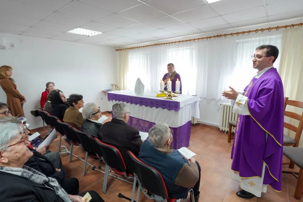 Biskup Ivo pohodio Dom za starije i nemoćne osobe u Velikoj