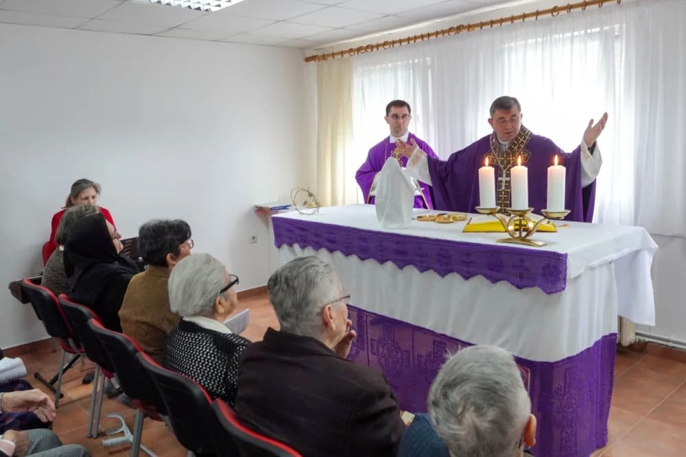 Biskup Ivo pohodio Dom za starije i nemoćne osobe u Velikoj