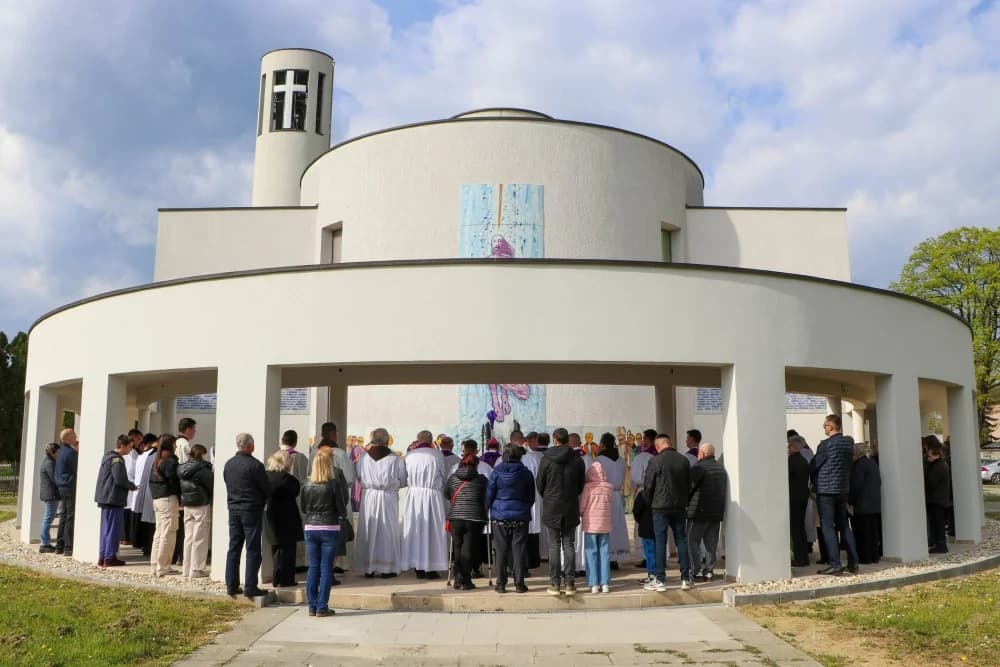 Spomen na utamničene svećenike i druge žrtve u Staroj Gradiški