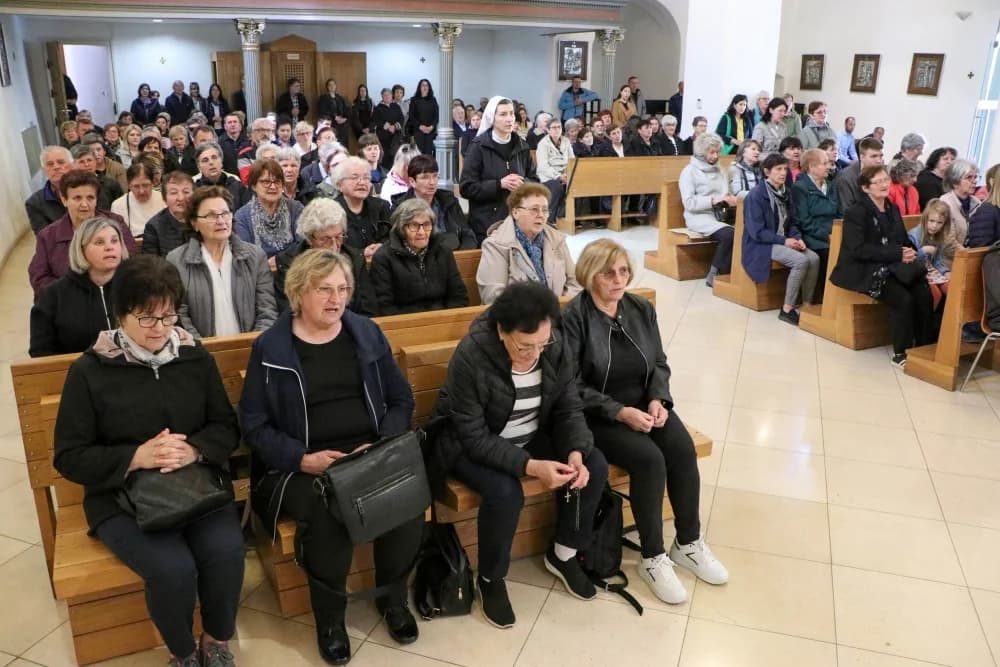 Hodočašće vjernika Pakračkog dekanata u požešku Katedralu i crkvu sv. Lovre
