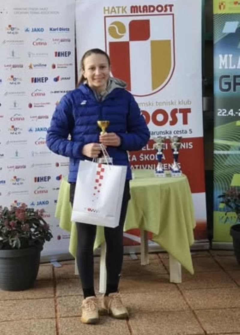 Mlada požeška tenisačica Lucija Grbeš treća pojedinačno i druga u parovima na jakom turniru u Zagrebu