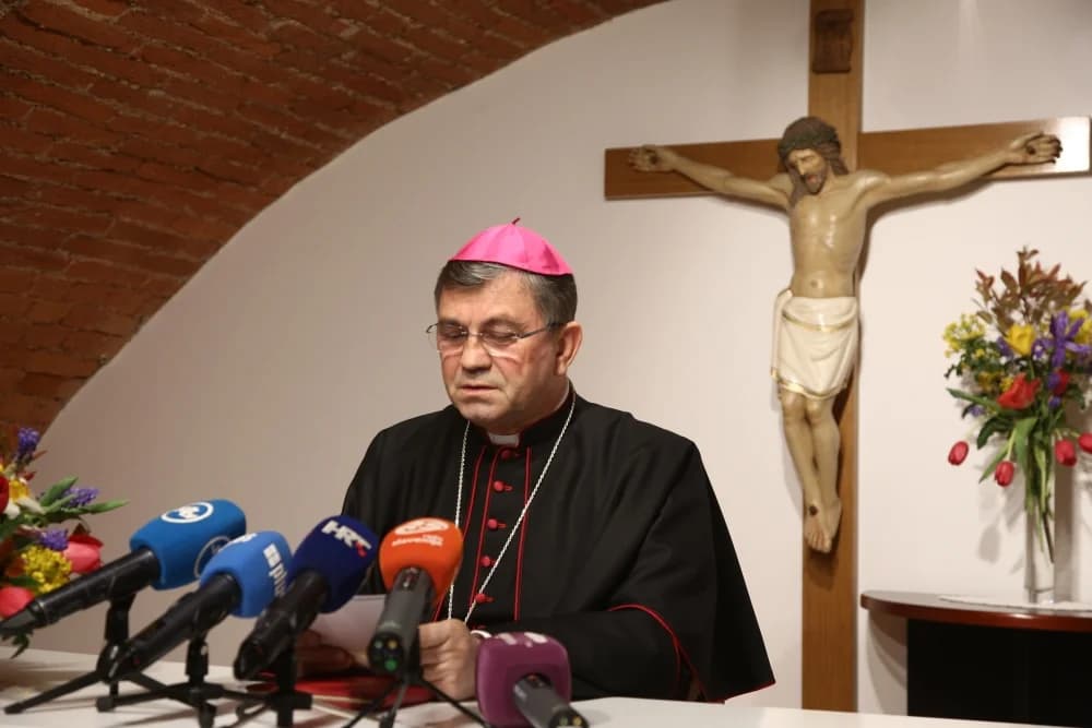 Susret biskupa Martinovića s novinarima uz predstavljanje uskrsne poslanice