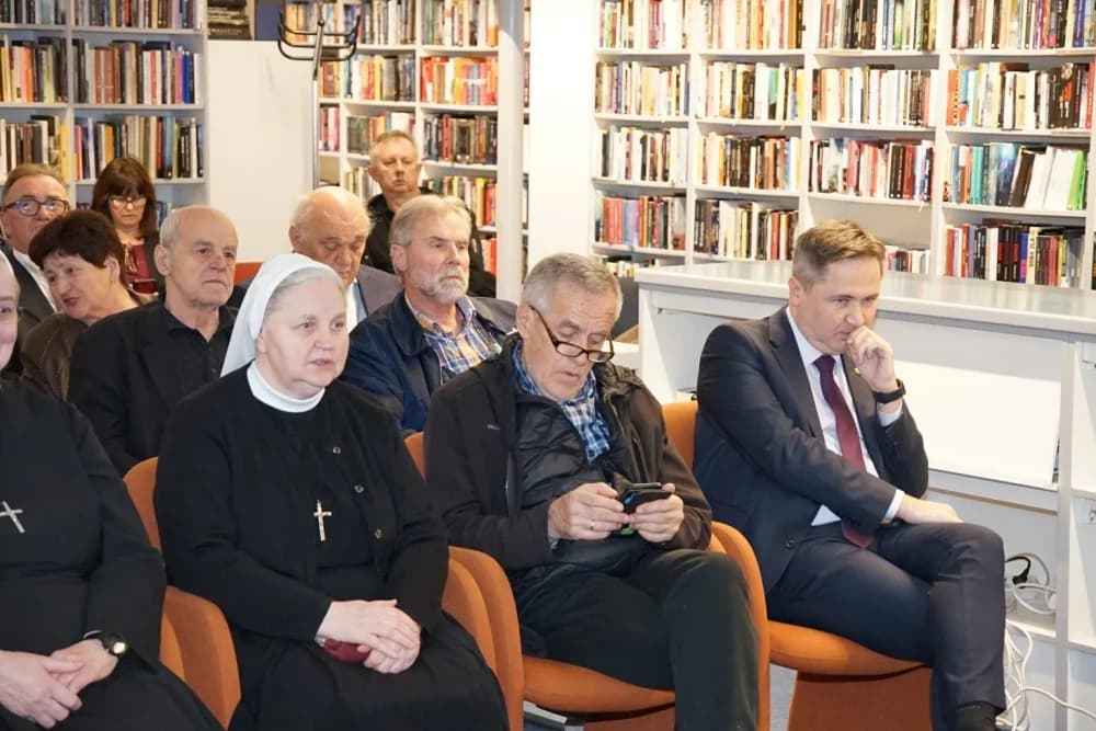 U Zagrebu predstavljena knjiga “Bećarci” Dragutina Pavličevića