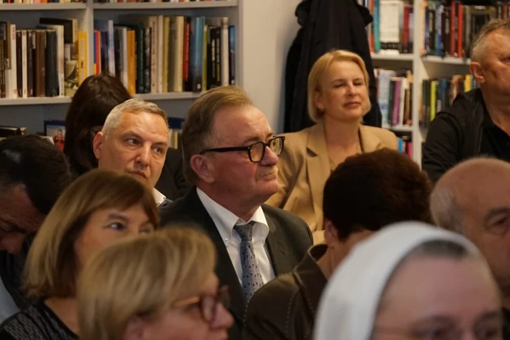U Zagrebu predstavljena knjiga “Bećarci” Dragutina Pavličevića