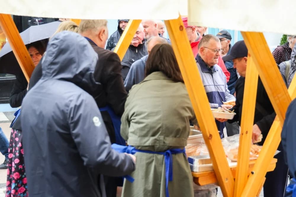 Tradicionalno druženje i podjela posnih obroka na Veliki petak