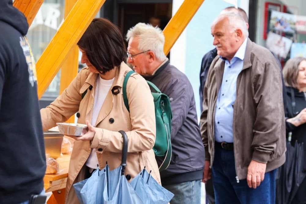 Tradicionalno druženje i podjela posnih obroka na Veliki petak