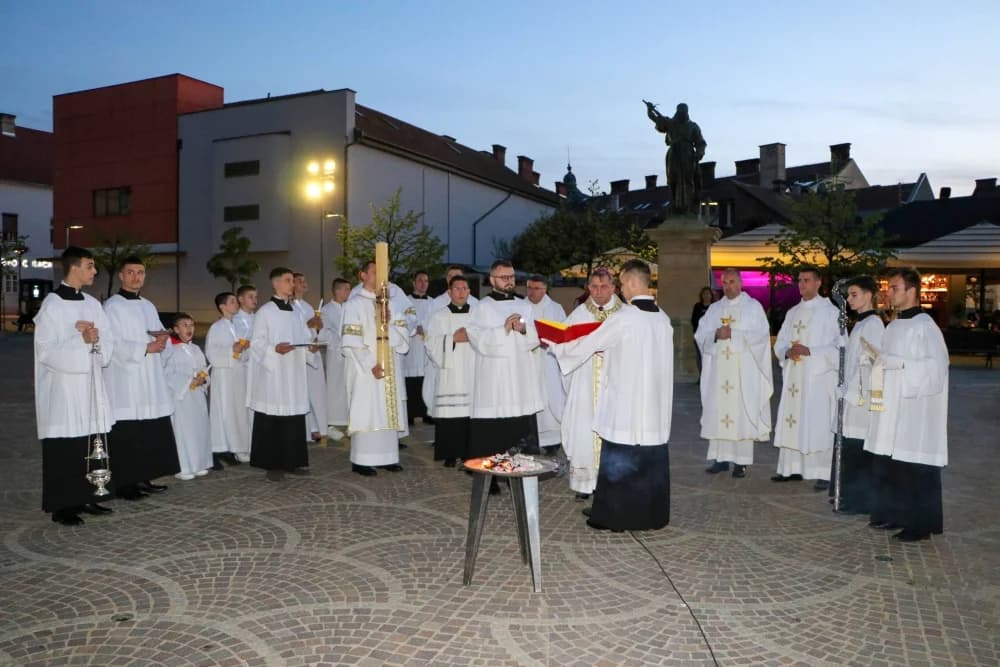 Vazmeno bdijenje u požeškoj Katedrali