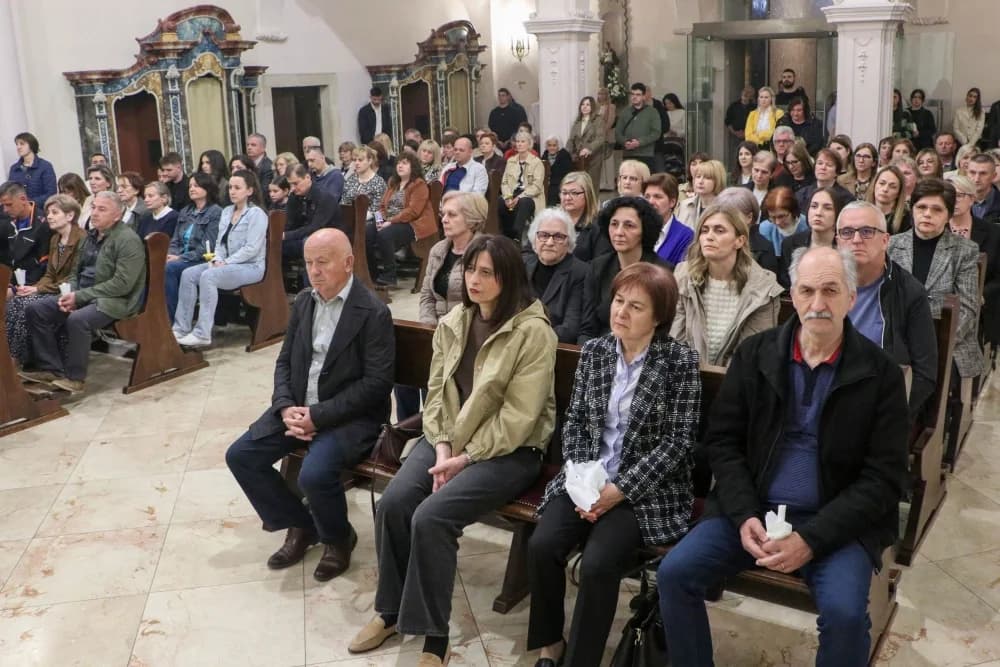 Vazmeno bdijenje u požeškoj Katedrali