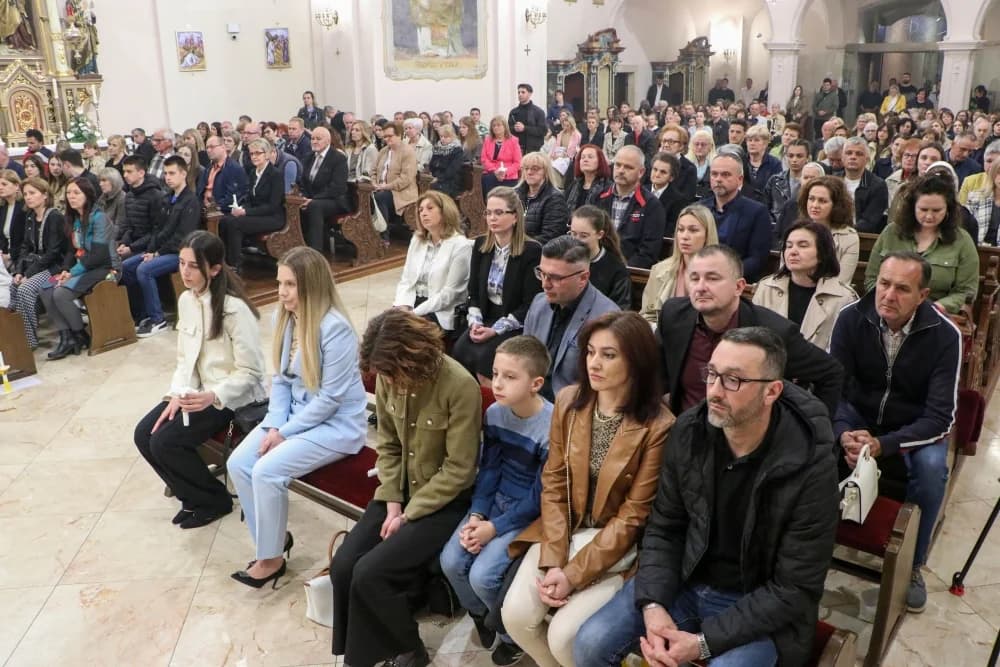 Vazmeno bdijenje u požeškoj Katedrali