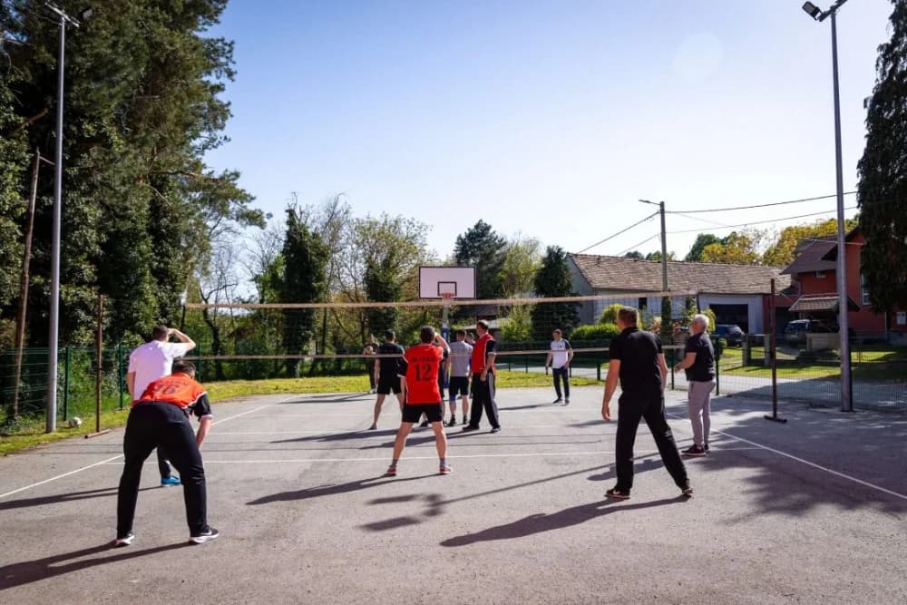 Lukač čuva tradiciju: Odigrana tradicionalna odbojka na Uskrs između oženjenih i neoženjenih