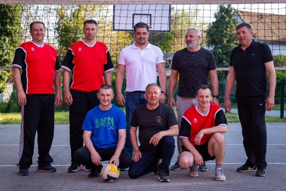 Lukač čuva tradiciju: Odigrana tradicionalna odbojka na Uskrs između oženjenih i neoženjenih