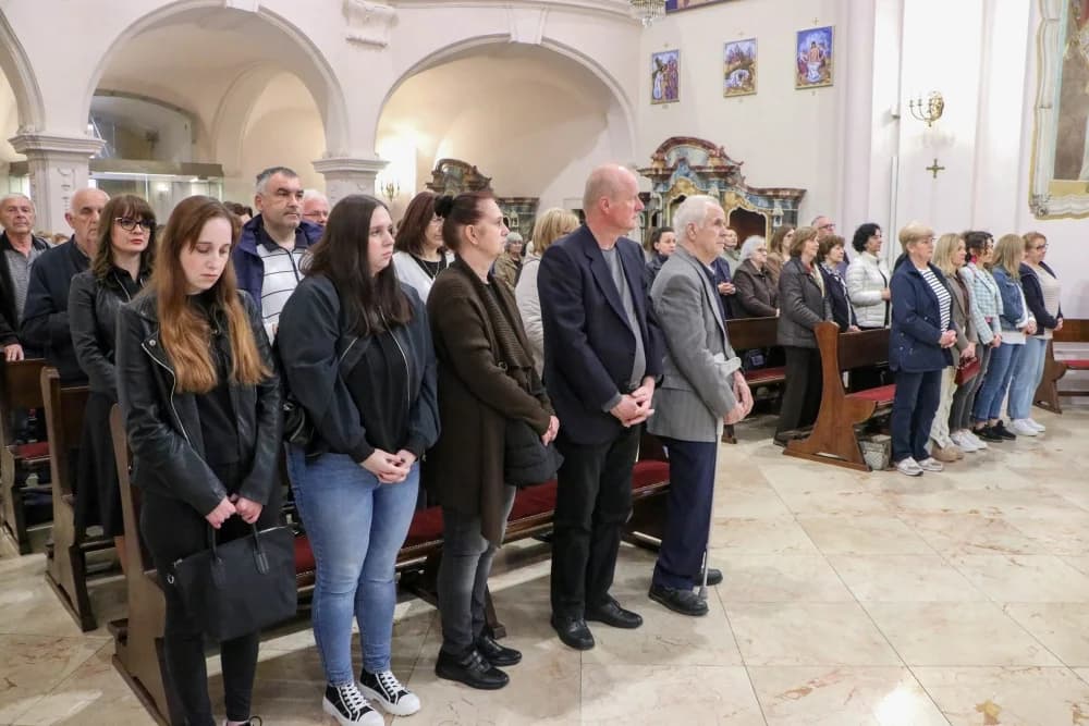 Misa zadušnica za preminulog papu Franju u Požegi