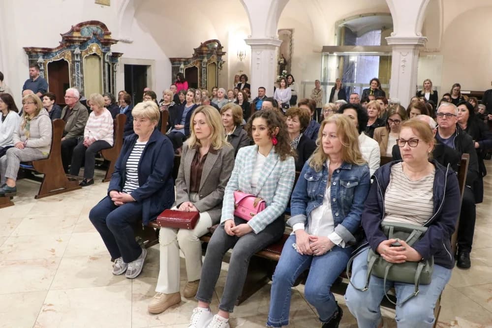 Misa zadušnica za preminulog papu Franju u Požegi