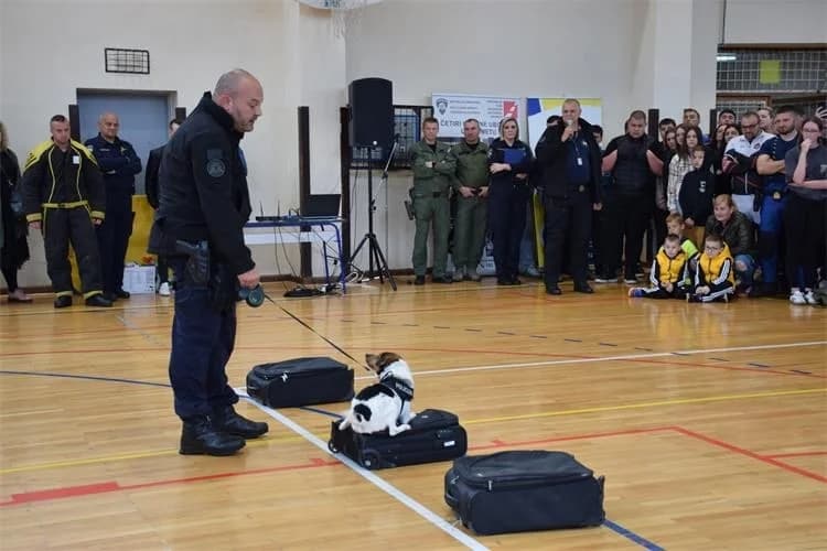 Požega: Dan otvorenih vrata policije