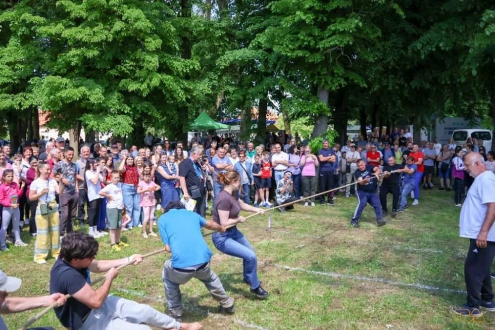 Požega proslavila Praznik rada uz Požeški kotlić i obiteljsku biciklijadu