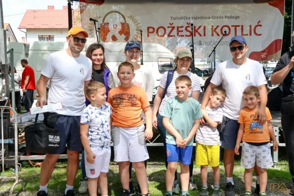 Požega proslavila Praznik rada uz Požeški kotlić i obiteljsku biciklijadu