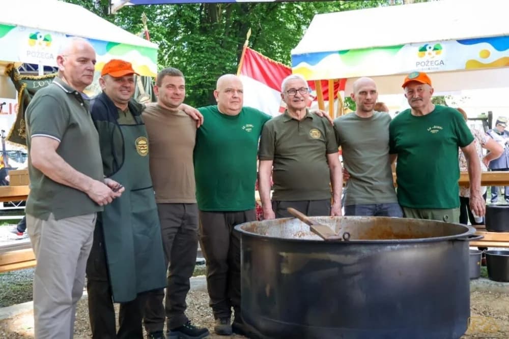 Požega proslavila Praznik rada uz Požeški kotlić i obiteljsku biciklijadu