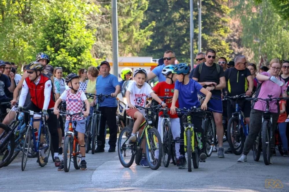 Požega proslavila Praznik rada uz Požeški kotlić i obiteljsku biciklijadu