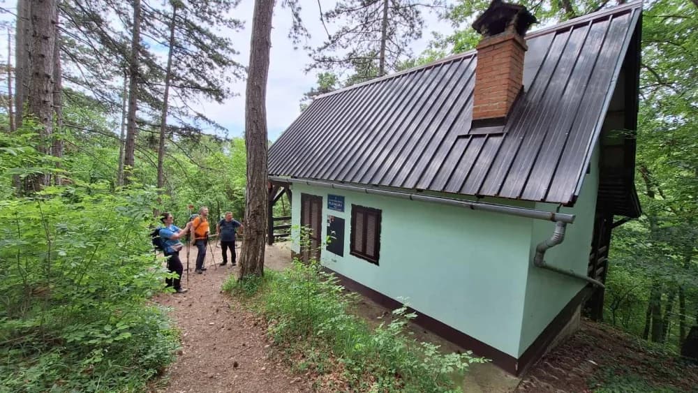 Planinarenje kroz divljinu: Izlet od Brčna do Pljuskare pun izazova i zajedništva