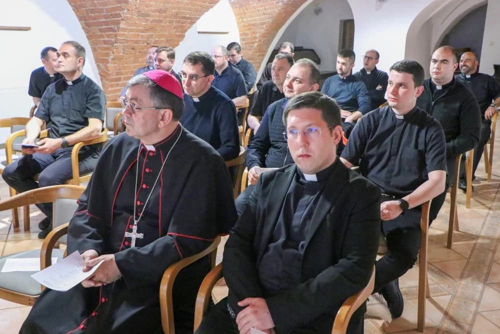 Susret trajne formacije mladih svećenika i đakona u Požegi