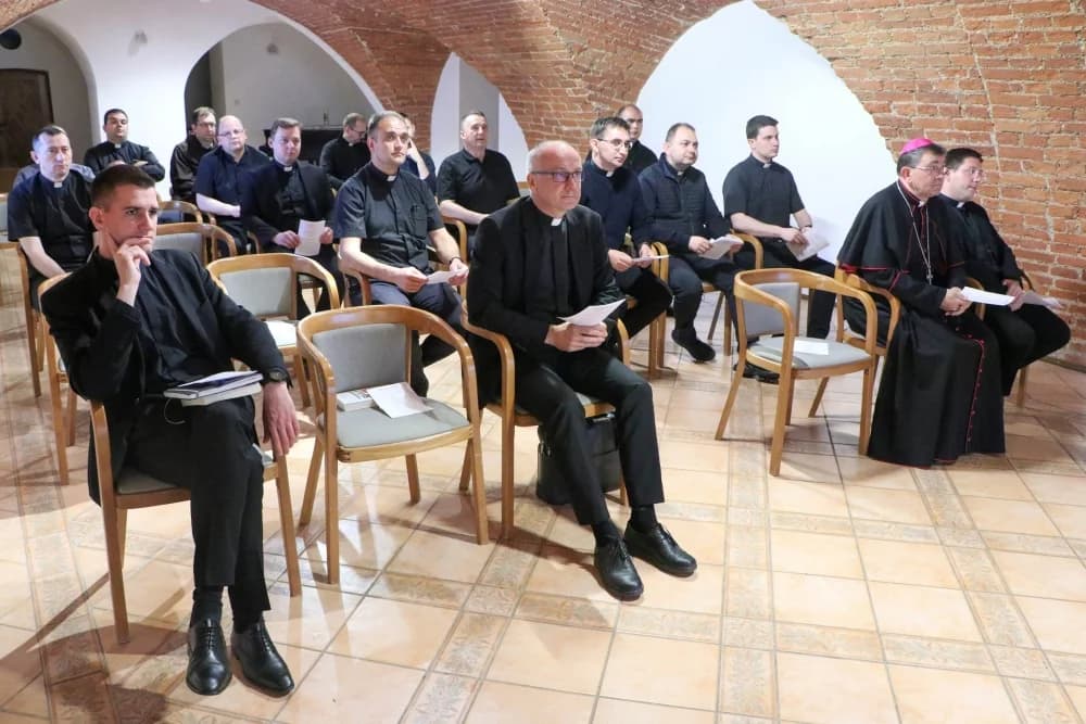 Susret trajne formacije mladih svećenika i đakona u Požegi