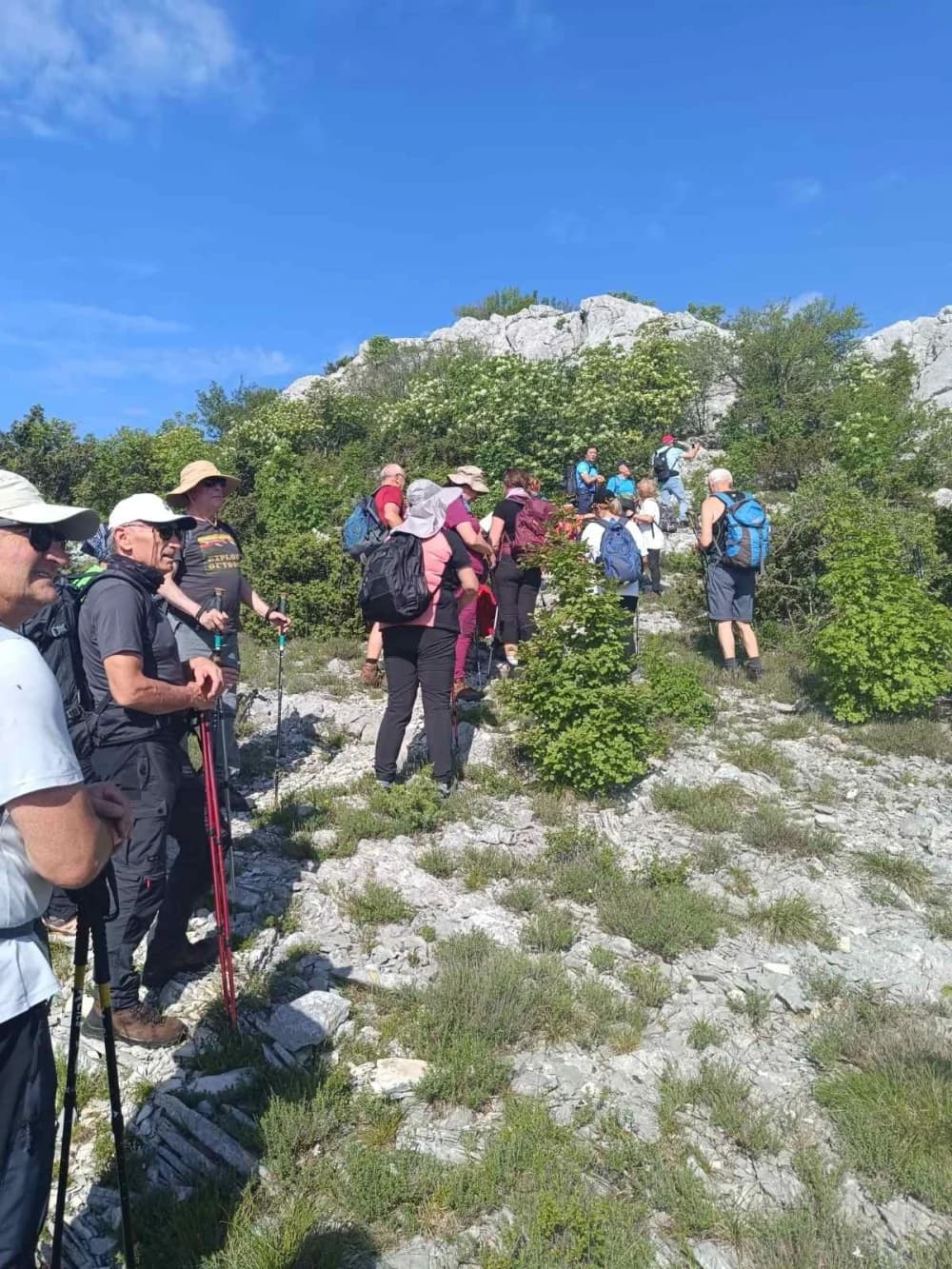 Planinari HPD-a Sokolovac osvojili dva vrha i veslali Gackom