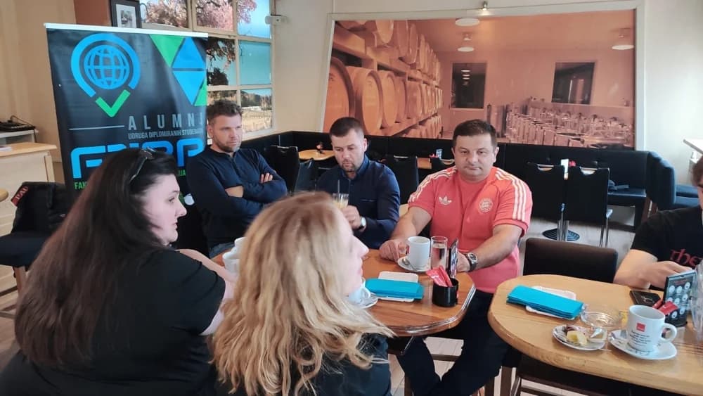 Inspirativna “Kava s alumnijem” u Požegi: Povezivanje generacija kroz znanje, iskustvo i viziju razvoja
