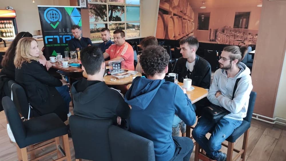 Inspirativna “Kava s alumnijem” u Požegi: Povezivanje generacija kroz znanje, iskustvo i viziju razvoja