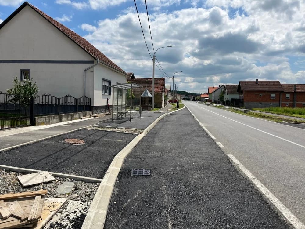FOTO: Radovi na veliko - Asfaltne baze okupirale Frkljevce i Kadanovce