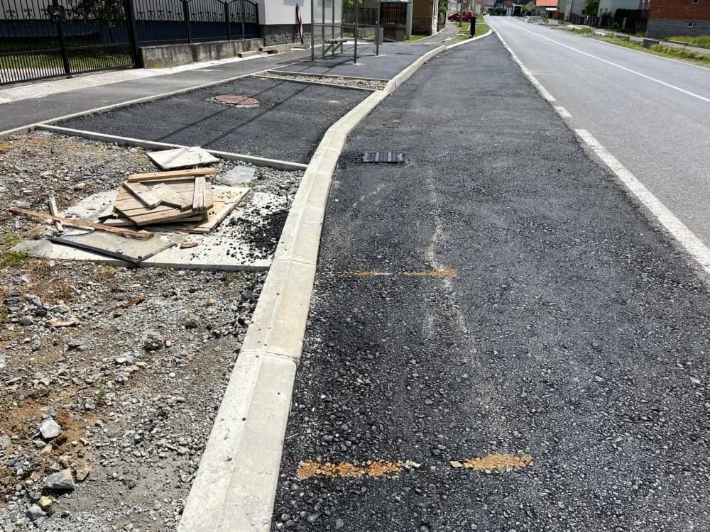 FOTO: Radovi na veliko - Asfaltne baze okupirale Frkljevce i Kadanovce